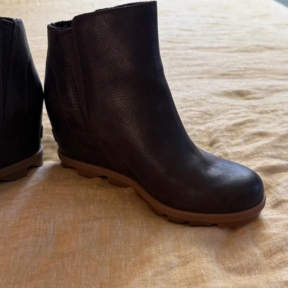 Joan of Arctic Wedge II zip up boots - Picture 6 of 17